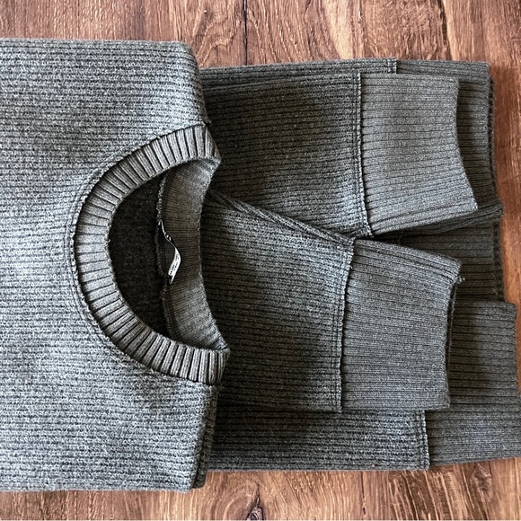 Gray Ribbed Sweater - Picture 3 of 3
